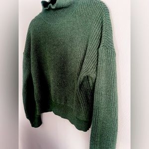 Cropped green sweater high neck